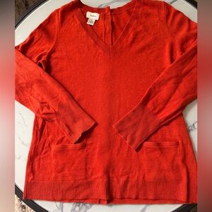 Neiman Marcus Exclusive 100% Cashmere  V-Neck Sweater